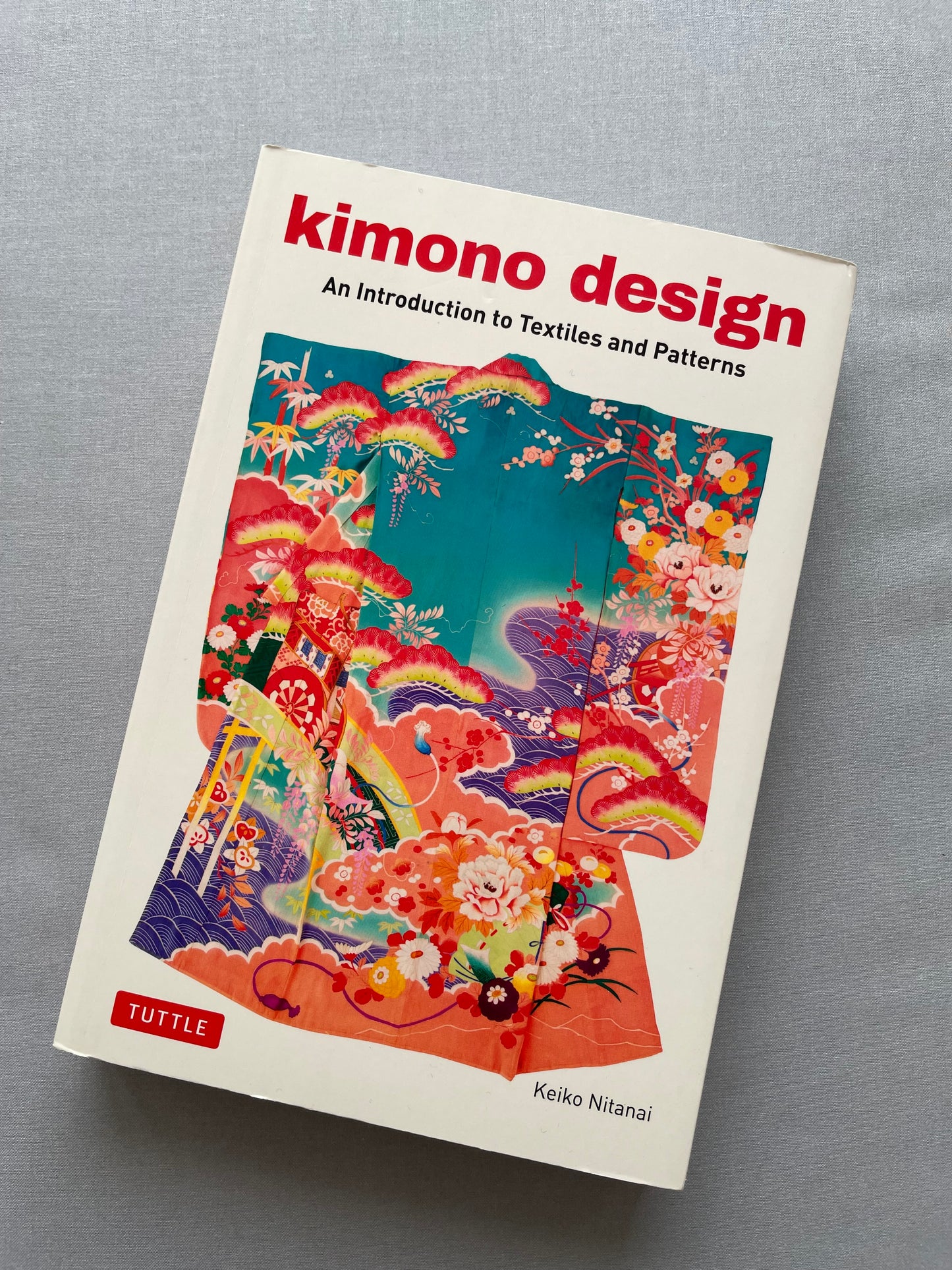 BOOK Kimono Design: An Introduction to Textiles and Patterns